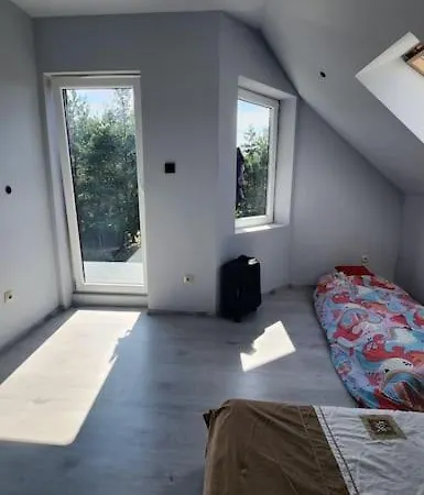 Remote Retreat By The Lake- Entire 5 Bedroom House Villa