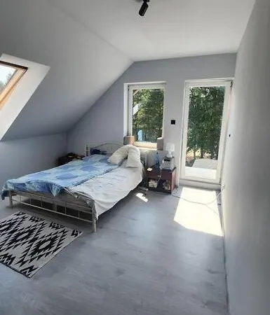 Remote Retreat By The Lake- Entire 5 Bedroom House Villa *