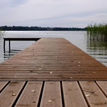 Villa Remote Retreat By The Lake- Entire 5 Bedroom House Pasym